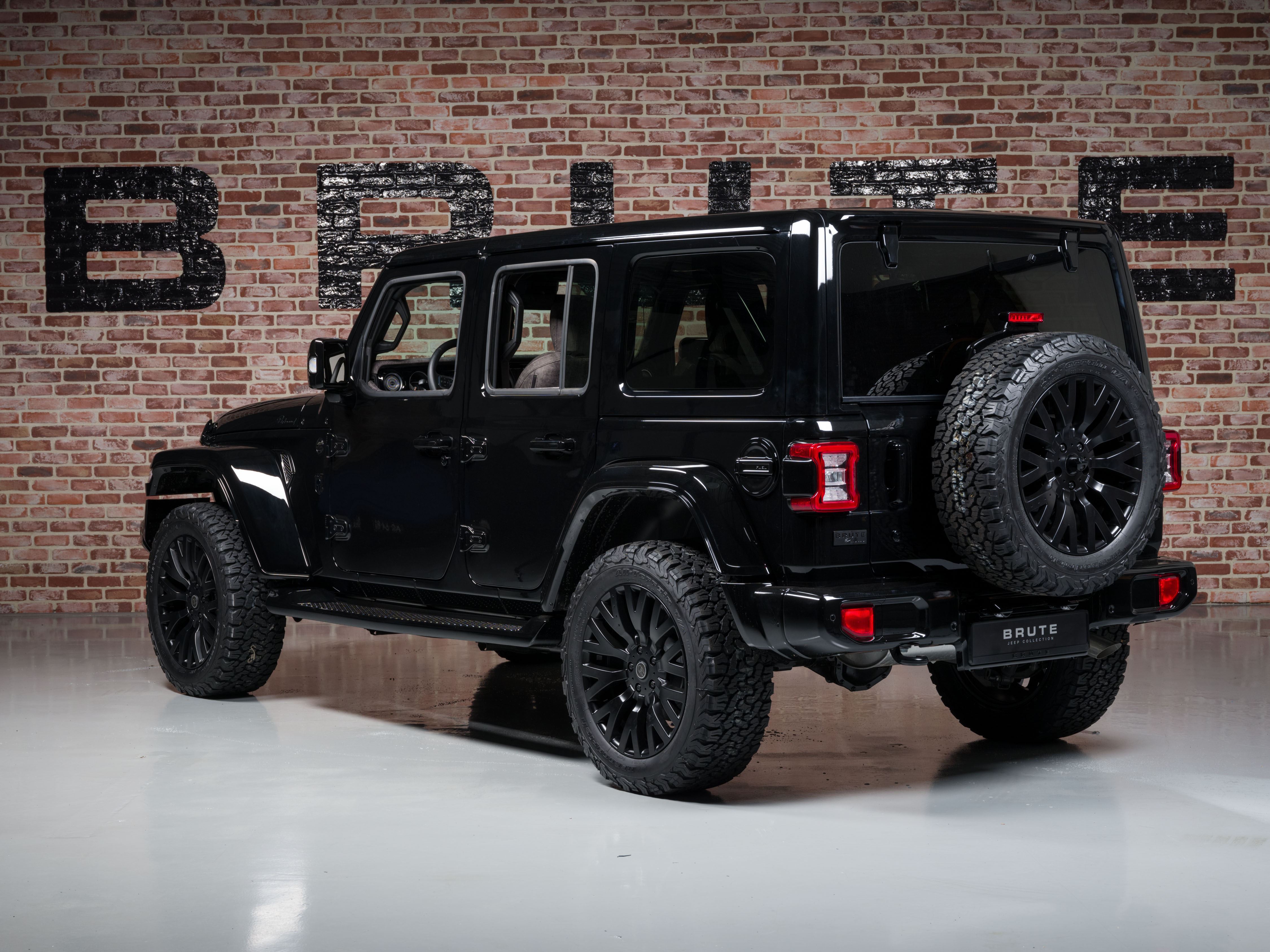 BRUTE Richmond Pure Black | Brute Jeeps